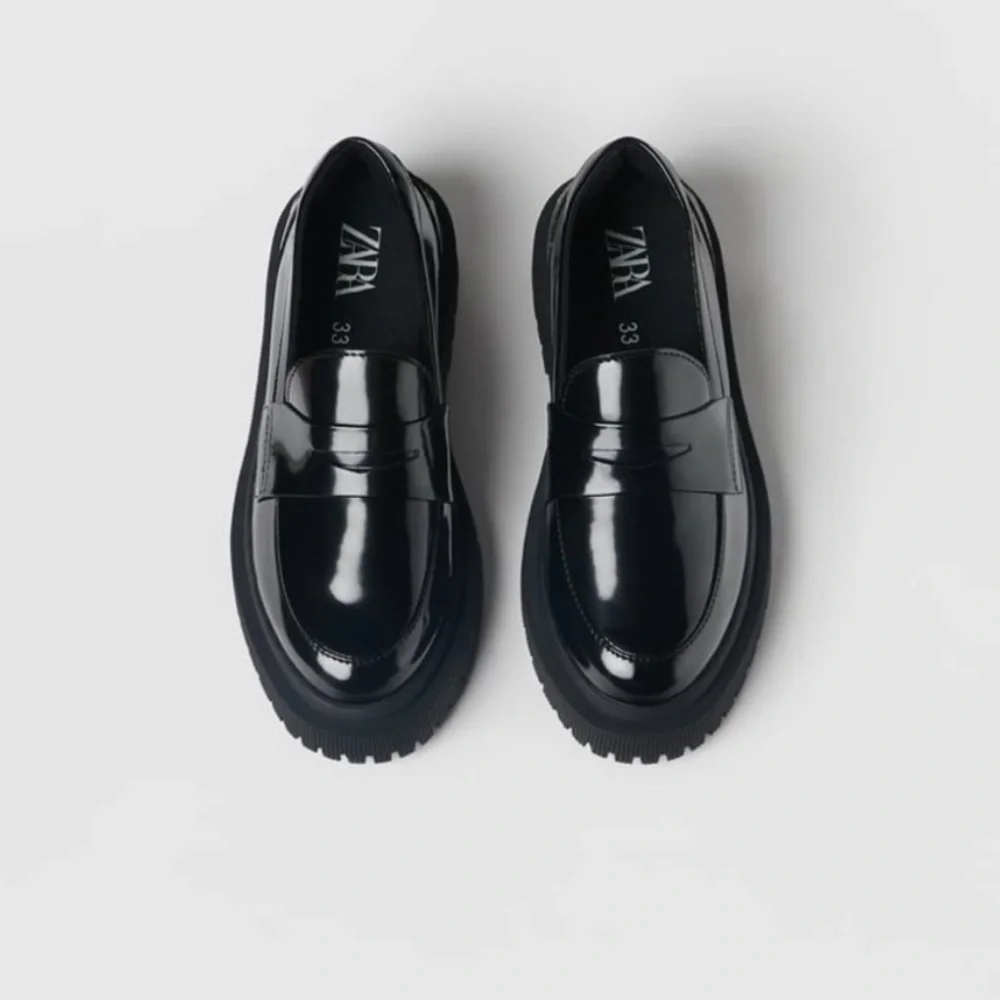 Zara Girls Black Patent Leather Loafers Size 31
